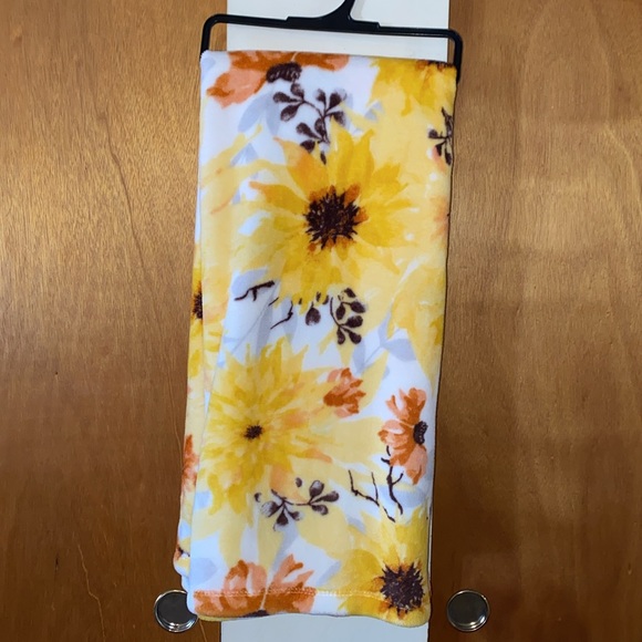 🌻🧡🌻EUC Like New Oversized Sunflower Throw Blanket - Picture 4 of 4